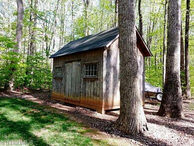 Workshop. Large storage/workshop