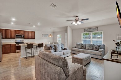 629 E Fairway Lake Dr, Alvin, TX 77511 - photo 5