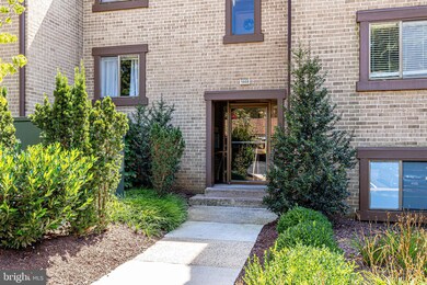 1668 Parkcrest Cir unit 3C/301, Reston, VA 20190 - photo 2