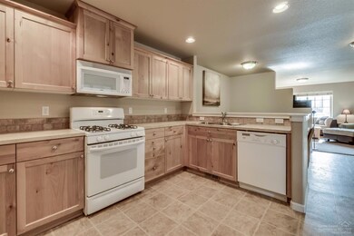 61201 Dayspring Dr, Bend, OR 97702 - photo 6