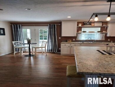 716 Hazel St, Harrisburg, IL 62946 - photo 5