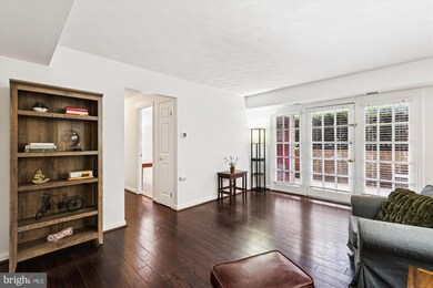 3874 Lyndhurst Dr unit 103, Fairfax, VA 22031 - photo 3