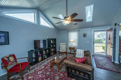 1725RiverFrontDr007