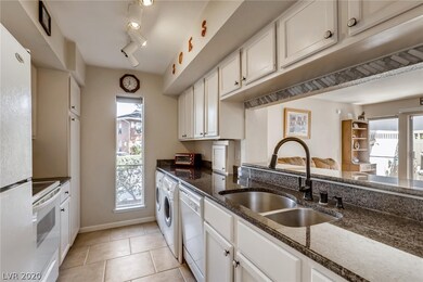 Kitchen with Washer/Dryer & Breakfast Bar