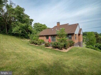 466 White Oak Ln, Leesport, PA 19533 - photo 2