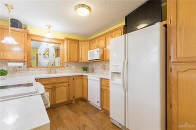 907 Lake View Dr, Mission, TX 78572 - photo 5