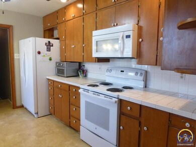 3224 SW Dorr St, Topeka, KS 66604 - photo 6