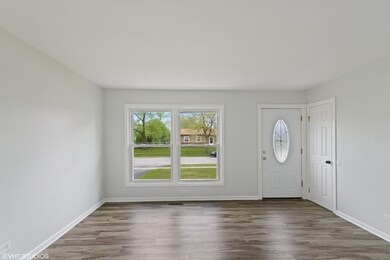 17214 Peach Grove Ln, Hazel Crest, IL 60429 - photo 2