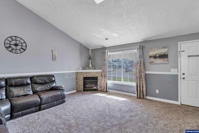 204 Alder St, Independence, OR 97351 - photo 5