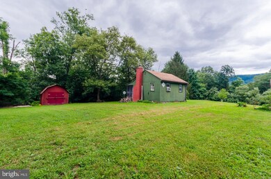 8300 Baird Ln, Berkeley Springs, WV 25411 - photo 3