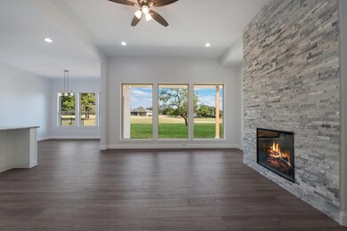 13027 Eagles Nest Dr, Whitney, TX 76692 - photo 5