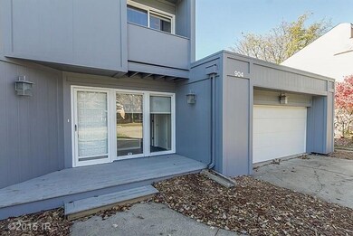 904 51st St, West Des Moines, IA 50265 - photo 2