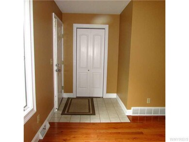 Foyer. Coat closet