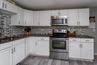822 W 5th St-22