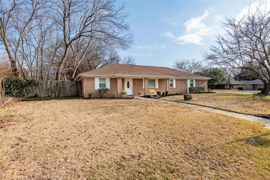 2 Lincolnshire Cir, Bedford, TX 76021 - photo 2