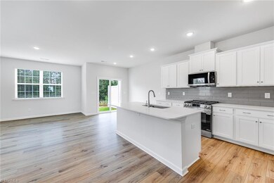 1852 Pheasant Trace Cir, Kernersville, NC 27284 - photo 6