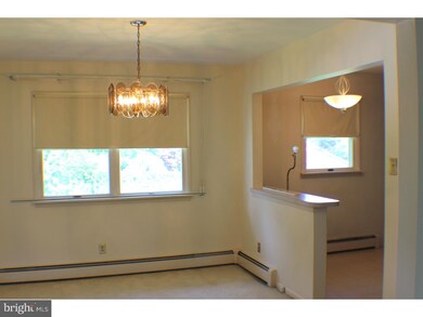 102 S Waverly St, Reading, PA 19607 - photo 5