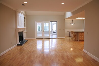 41 Oliver Ct Living Rm & Den