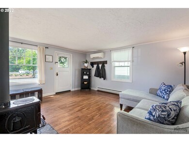 Living Room/Entrance