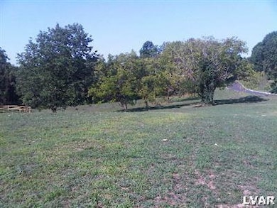 5690 Saucon Ridge Rd unit lot 9, Coopersburg, PA 18036 - photo 3