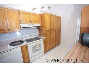 lots of storage in kitchen