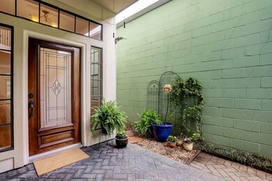 1411 Harold St unit B, Houston, TX 77006 - photo 2