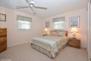 07_1902SW13Ave_Lake_14_MasterBedroom_HiR