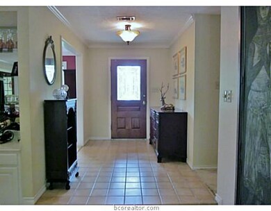 Entry/Foyer.