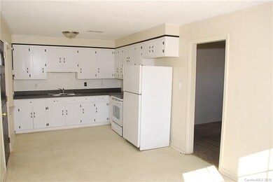 1210 Mclaughlin St, Statesville, NC 28677 - photo 2