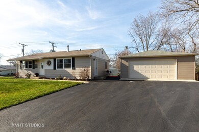 1606 Sacramento Dr, Carpentersville, IL 60110 - photo 2