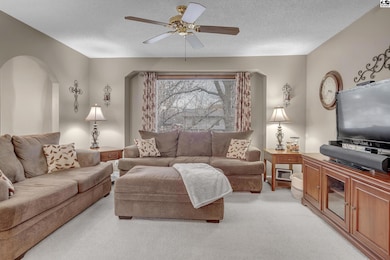 1320 Northglen St, McPherson, KS 67460 - photo 2