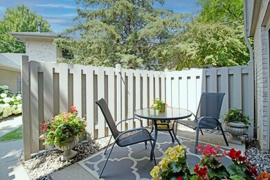 18708 Clear View Ct, Minnetonka, MN 55345 - photo 4