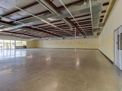 82 N Kessler Ave, Schulenburg, TX 78956 - photo 5