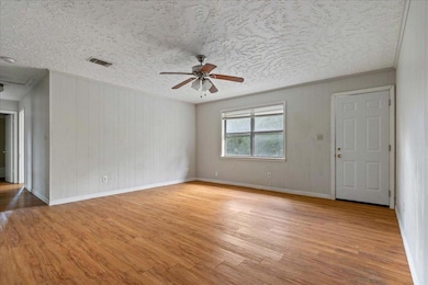 906 N Lbj Dr unit 4, San Marcos, TX 78666 - photo 3