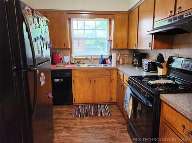 305 N Kentucky St, Pryor, OK 74361 - photo 6