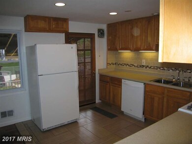 300 Wisewell Ct, Halethorpe, MD 21227 - photo 3