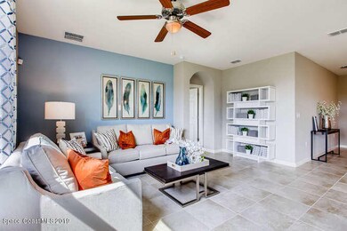 CALI-small-003-4-Living Room-666x444-72d