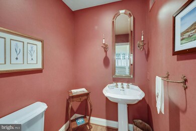 8517 Gavin Manor Ct, Chevy Chase, MD 20815 - photo 7