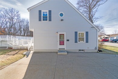 171 Halsey Rd, Woonsocket, RI 02895 - photo 4