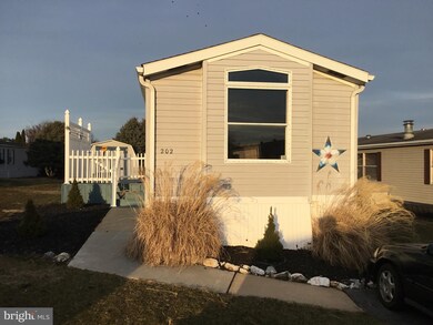 202 Thrush Ct N, Lancaster, PA 17603 - photo 2