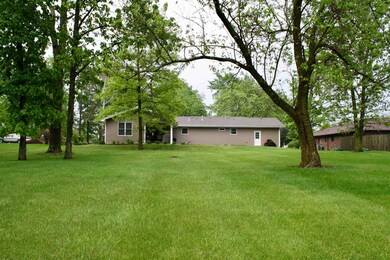 605 Hickory Ln, Ossian, IN 46777 - photo 3