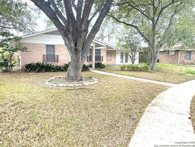 1403 Kingfisher Dr, Beeville, TX 78102 - photo 2