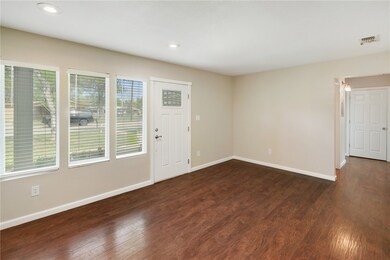 912 E Huntington St, Beeville, TX 78102 - photo 5