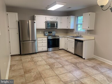 13124 Silver Maple Ct, Bowie, MD 20715 - photo 2