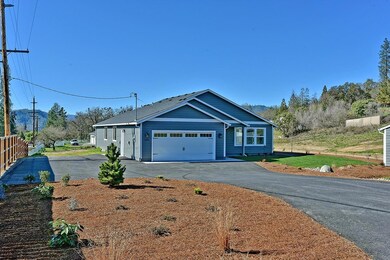 10014 Blackwell Rd, Central Point, OR 97502 - photo 2