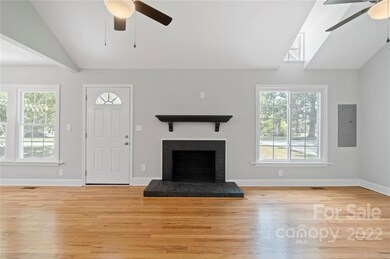 626 S Green St, Statesville, NC 28677 - photo 7