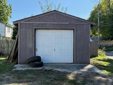 1420 10th St, Des Moines, IA 50314 - photo 5