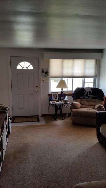 Inviting floor plan!  New Front door and large Pic