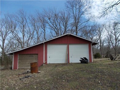 Huge shop, bay doors, great for storage!