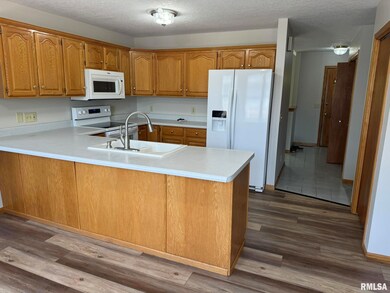 5140 Taylor St, Davenport, IA 52806 - photo 5